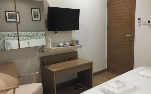 09 Hostel