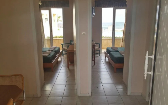 Chrisanna Apartments & Studios
