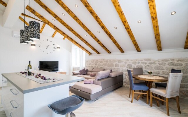 Nice Home in Slano With 6 Bedrooms and Wifi