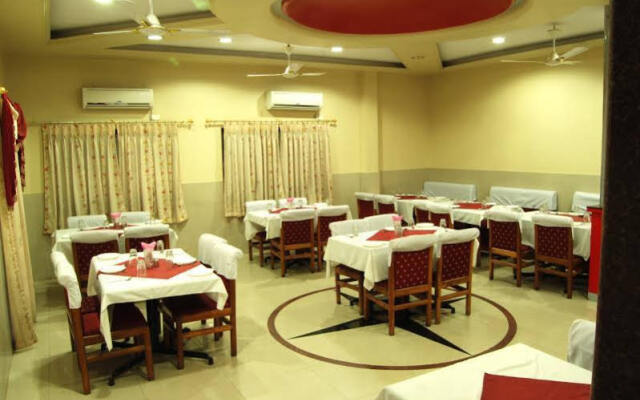 OYO 13810 Hotel The Gentleman
