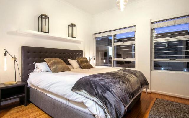 Sail Street 52 by AirAgents