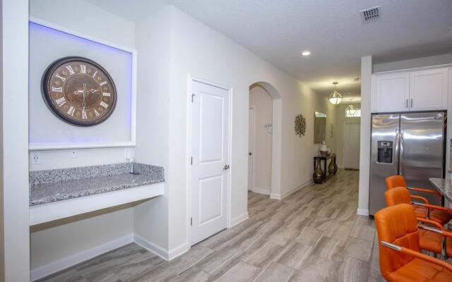 6BR Home Prime Location