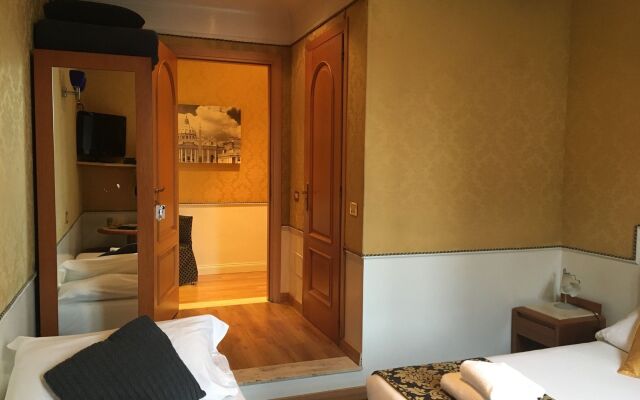 Piazza Di Spagna View