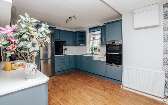 Montpellier House Centrally Located Large Garden - From 300 Per Night