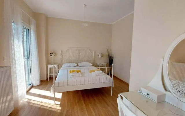 Villa Mayroula