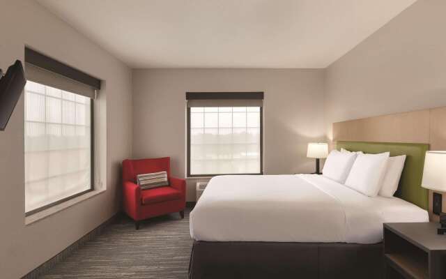 Country Inn & Suites by Radisson, Tampa Airport East-RJ Stadium