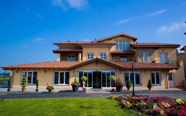 Villa Carolina Resort