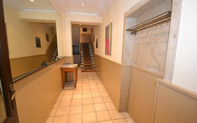 Rodrigo Lakeside Apartments