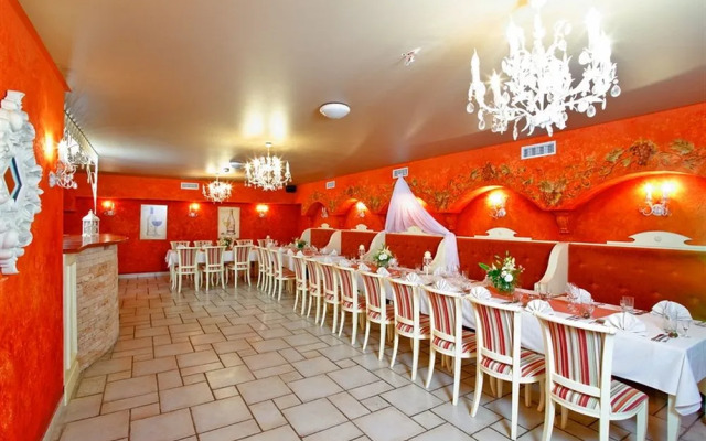 Villa Estera - Hotel & Restauracja