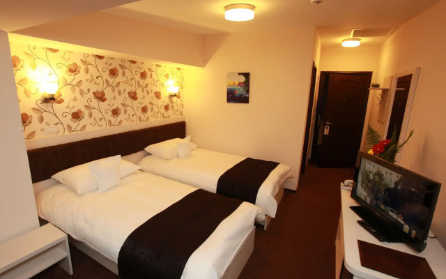 West Plaza Hotel