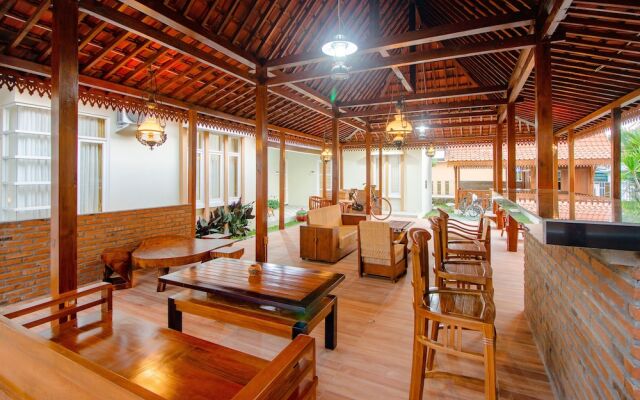 OYO 2010 Dalem Jongke Homestay