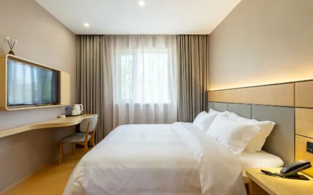 Lanfeng Hotel (Qingdao North Station)