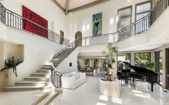 Carolwood - Modern Tuscan Villa With Rolling Lawns and Loggia in Holmby Hills