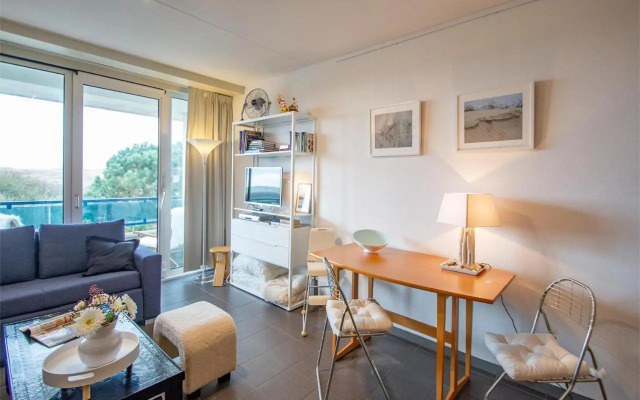 Apartment With Kitchen