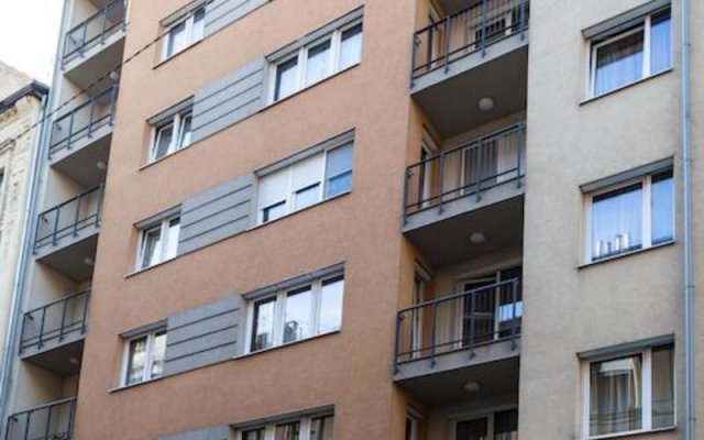 Locust Tree Apartments