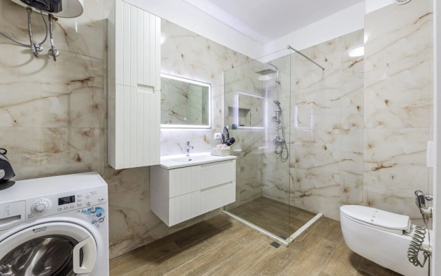 Coastal Chic 2 BDR Apartment