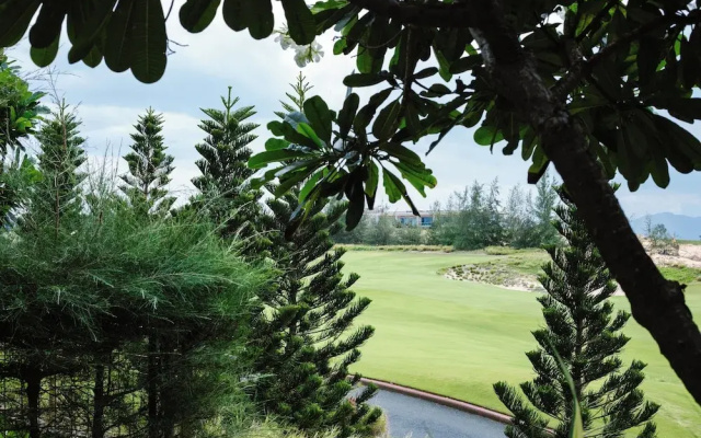The Palm Nest Cam Ranh Pool Villa