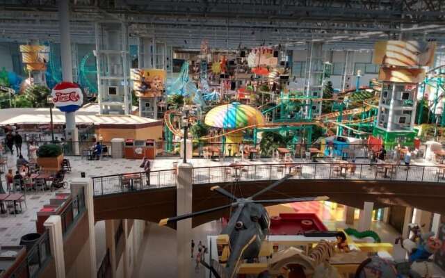 New-20p off-Uptown Love MPLS next to Fun