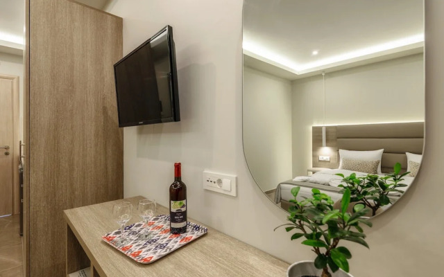 Remezzo Apartments & Studios