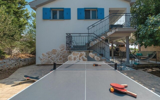 Awesome Home in Zdrelac With Wifi and 4 Bedrooms