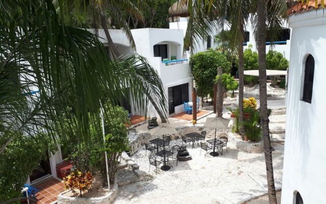 Pelicano Inn Playa del Carmen - Beachfront Hotel