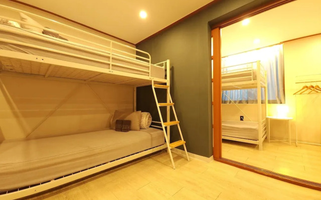 OYO Rooftop Hostel