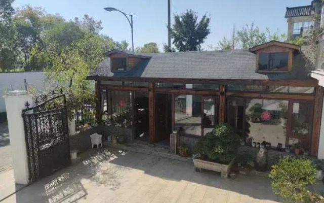 Taihuyuan Farmhouse
