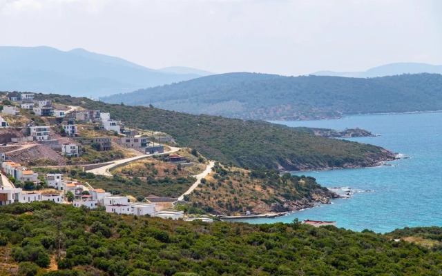 Sea View Cozy House With Private Beach in Bodrum