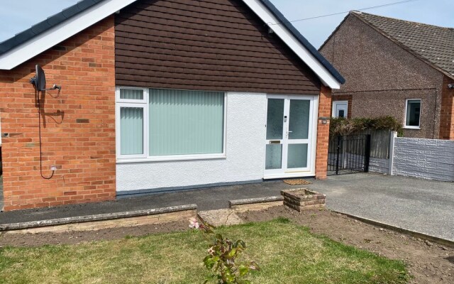 Modern, Spacious Walking Distance to Castle & Town