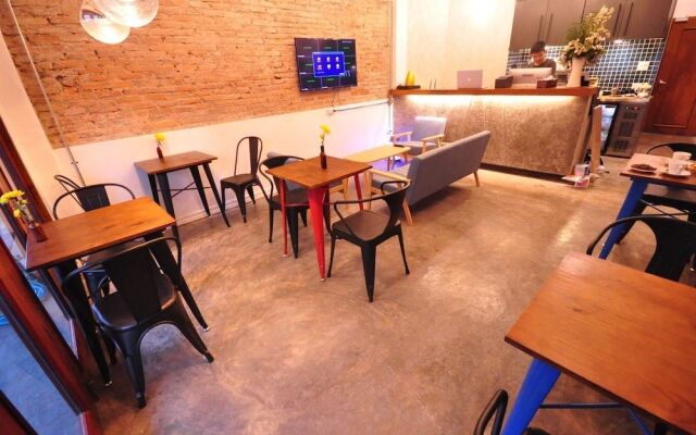 Hive Hostel - Adults Only