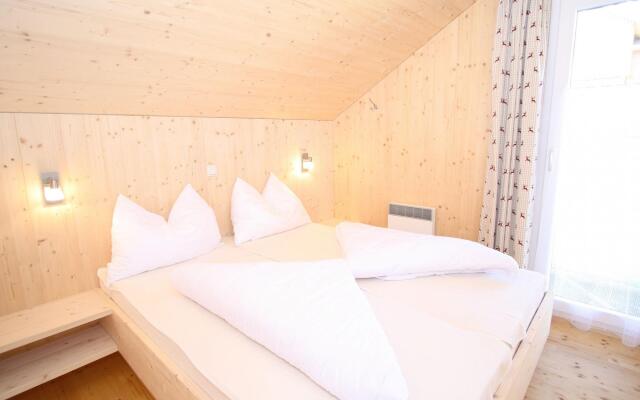 Lavish Wooded Chalet with Sauna & bubble bath in Hohentauern