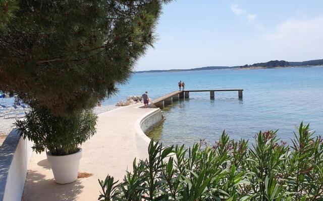 Medulin Luxury Apartments with beautiful garden 100 m from beach
