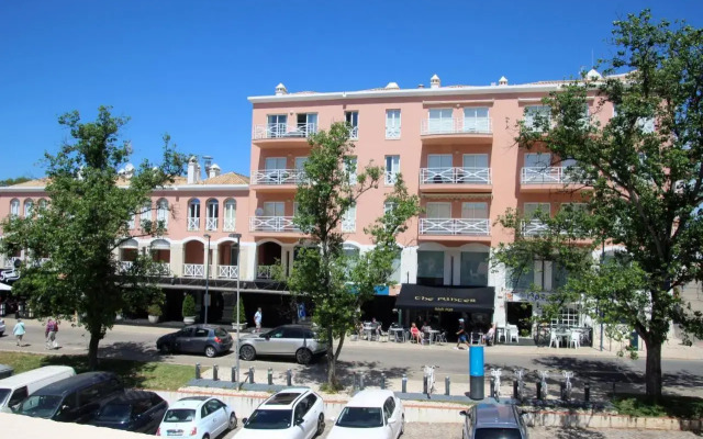 Marina Plaza 2