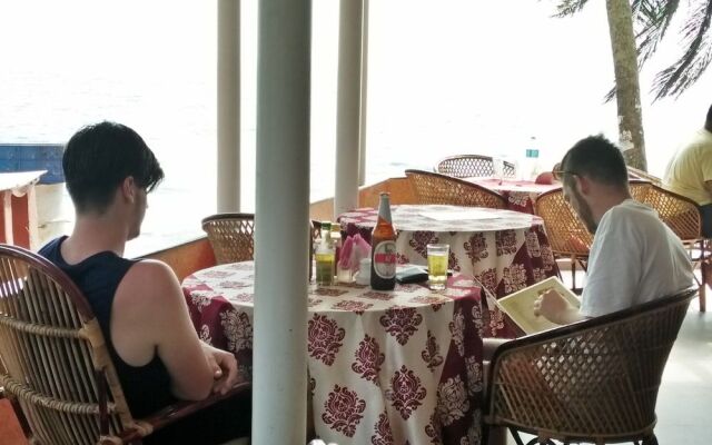 Black Beach Resort