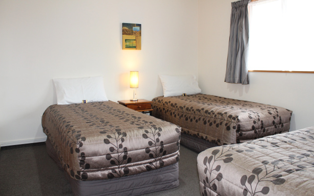 ASURE Ambassador Motor Lodge – Guest Rooms – Oamaru