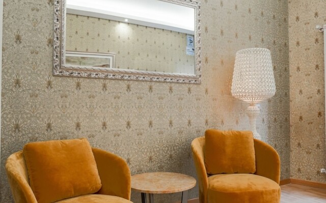Monza City Rooms & Studios