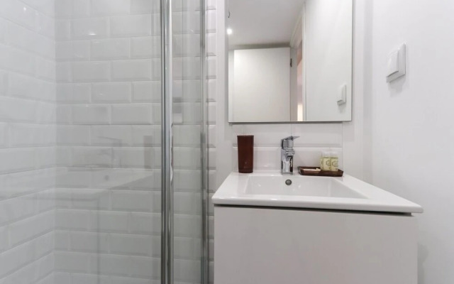 Charming Castelo Studio Apartment Rentexperience