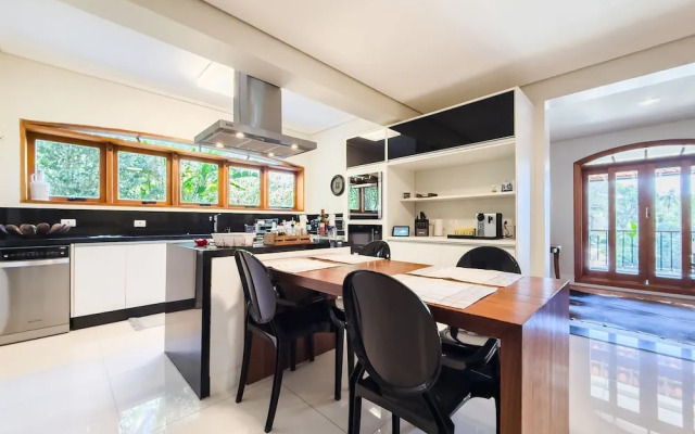 Refúgio de Alto Padrão na Granja Viana