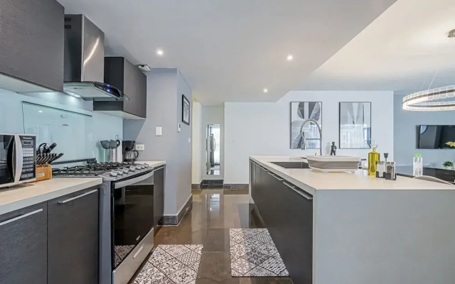 w Majestic 2BR w Perfect Balcony in YOO