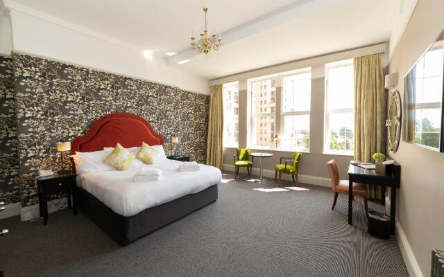 Queens Hotel