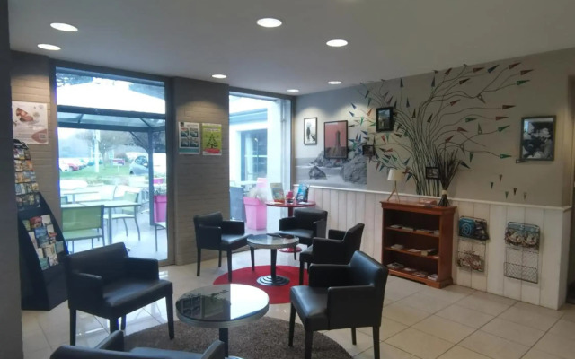 Logis Hôtel Au Chêne Vert