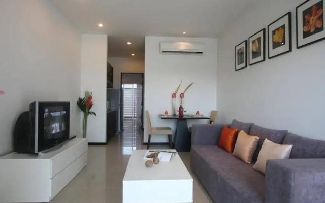 Two Villas Holiday Phuket: Two Villas Suite Serviced Apartment Nai Harn Beach