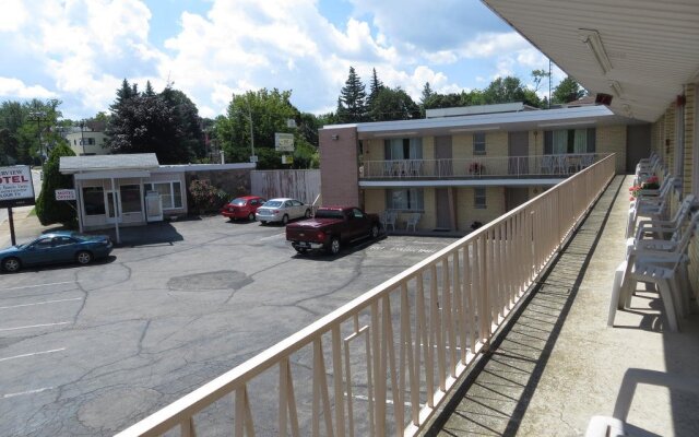 Riverview Motel