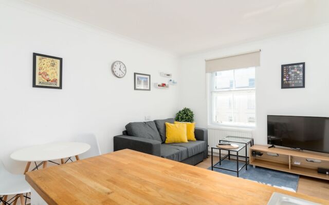 Bright Studio Flat, Amazing Location!