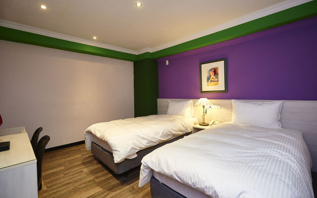 Lily Hotel
