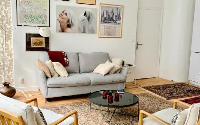 Top cozy apartment in the Upper Marais Area