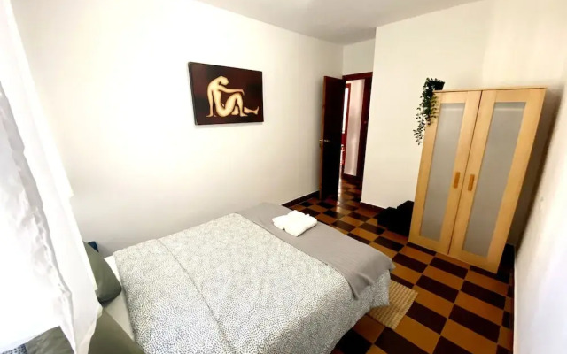 3 Bed room flat with Sea & Mountain View