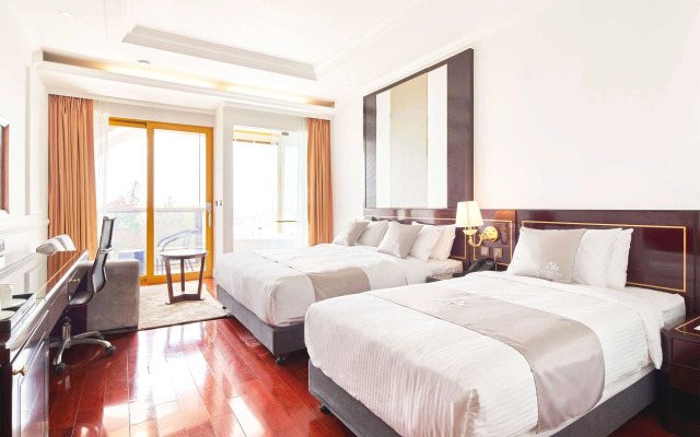 GoldOne Hotel & Suites