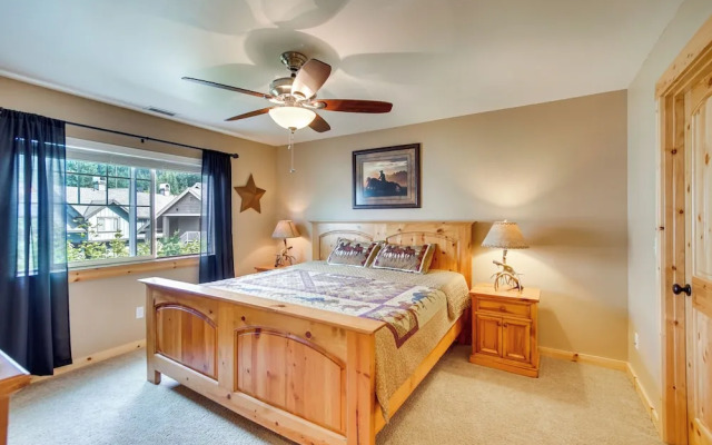 Cozy Ronald Retreat w/ Community Amenities!