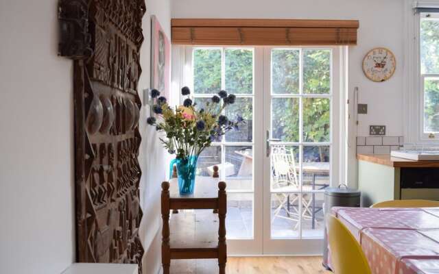 Charming 3-bedroom Garden Flat In Edwardian Terrace